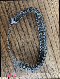 Intérieur de la boutique Bijoux Les Pépites à Fréjus